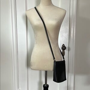Quince Italian Pebbled Leather Crossbody Phone Purse Black
